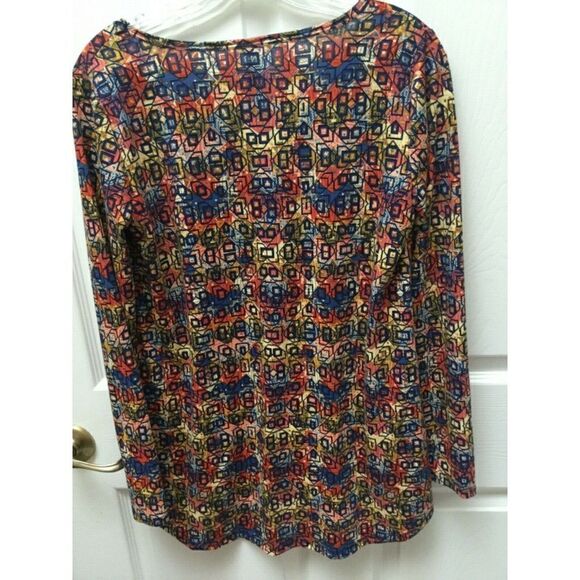 LULAROE  stretch gemometric regular size top S - Picture 2 of 2